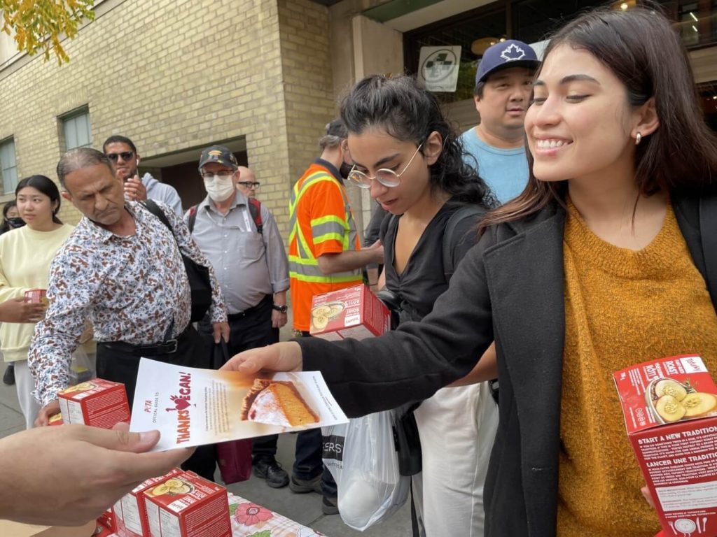 Giant Plush ‘Turkey’ to Distribute Dozens of Free Vegan Roasts for Thanksgiving