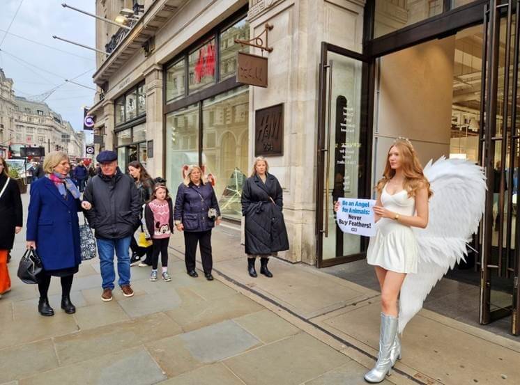 Hark! Alluring ‘Angel’ to Descend on The Square to Ruffle H&M’s Feathers Over Devilish Down Sales