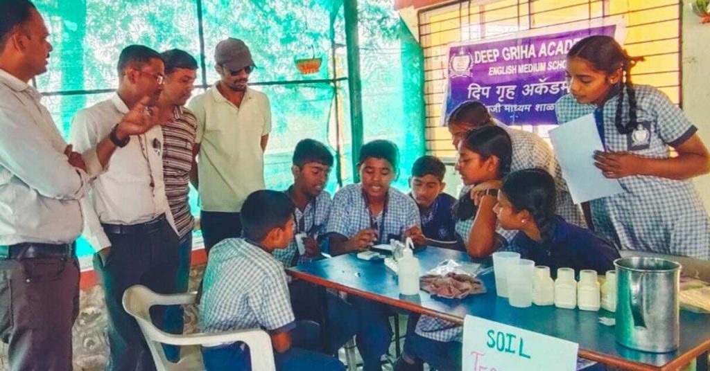 Pune Students Take Science to the Fields, Helping Farmers Test & Improve Soil Health