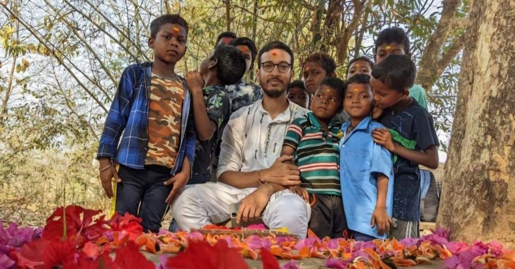 Professor Starts Open-Air Tree School in Murshidabad to Teach First-Gen Learners Through Nature & Culture