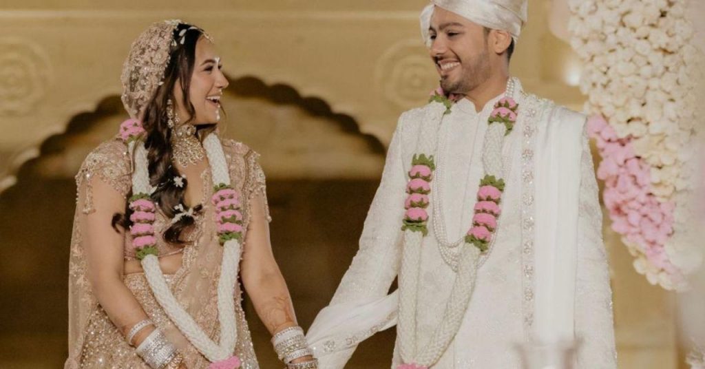 Crochet ‘Varmalas’ Turn Wedding Garlands Into Sustainable Keepsakes — Would You Begin Your Pheras With Them?