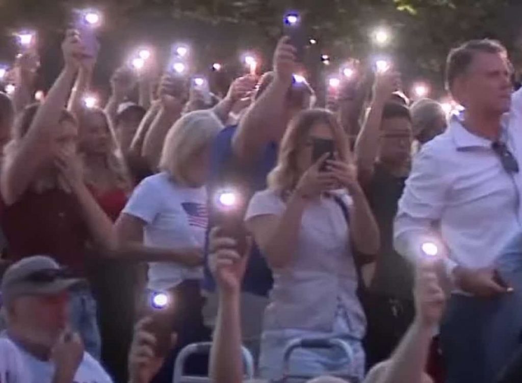 Therapy Dogs Help Utah Valley University Students After Tragedy
