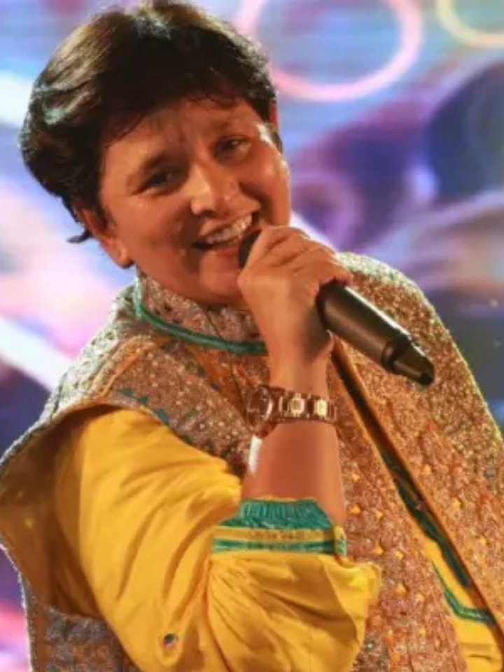 How a 9-YO Who Earned Rs 25 for Her First Song Became India’s Dandiya Queen