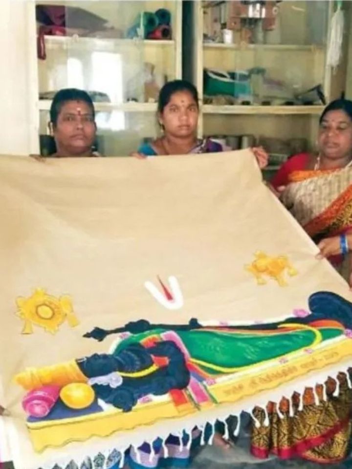 How Chennai Weavers Are Reviving Ancient Looms With Sarees Made From Banana Fibre and Agri-Waste